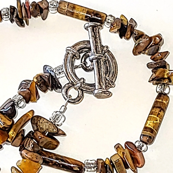 TIGER'S EYE CHIPS NECKLACE with SILVERTONE TOGGLE CLASP - Picture 4 of 6